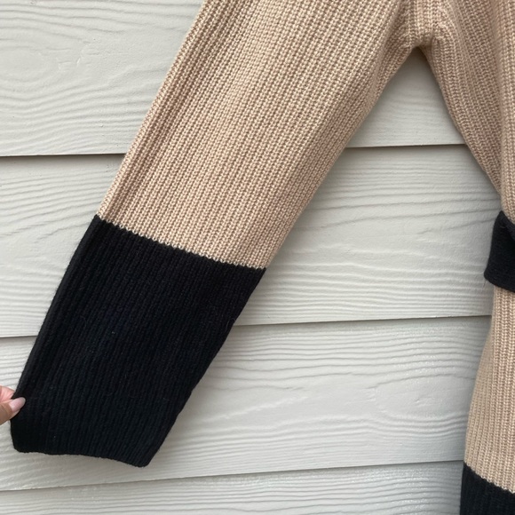 Quinn Robe in Tan Wool
SER.O.YA - Picture 11 of 13